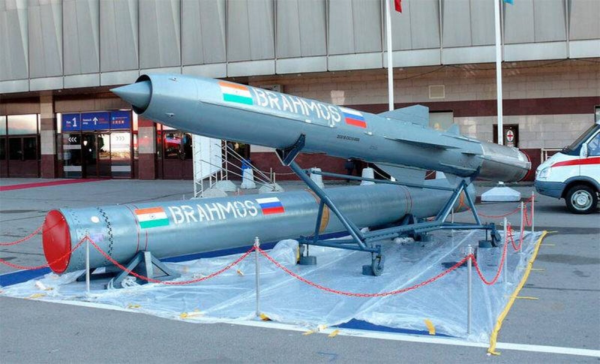 ​Россия и Индия преступили к созданию "ракеты-убийцы" самолетов BrahMos