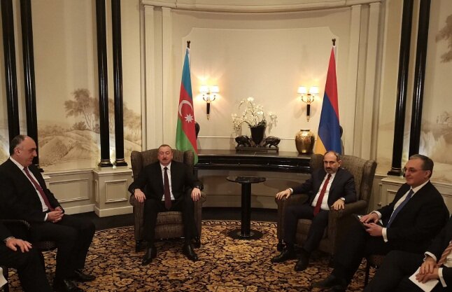 Карабахский конфликт: Пашинян и Алиев провели первую официальную встречу – кадры 