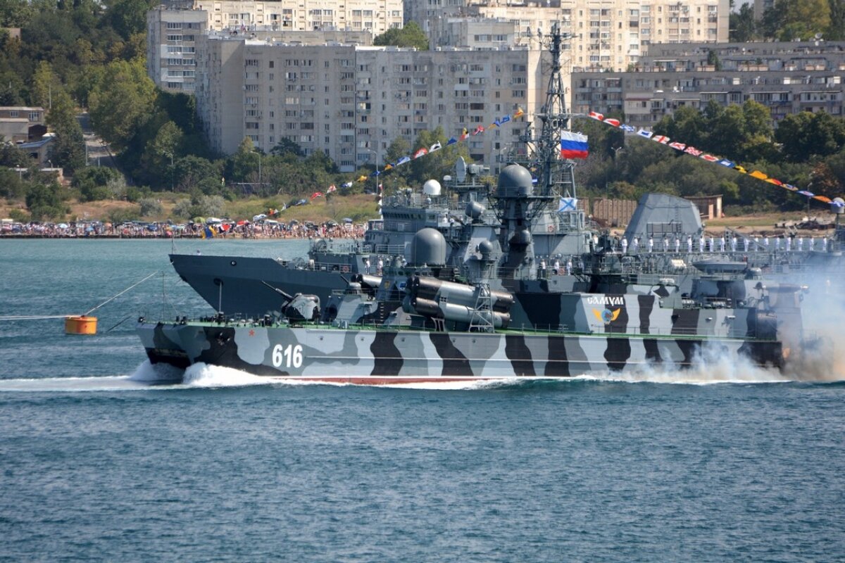 ​Daily Mail: Великобританию поразила мощь российского флота после Дня ВМФ