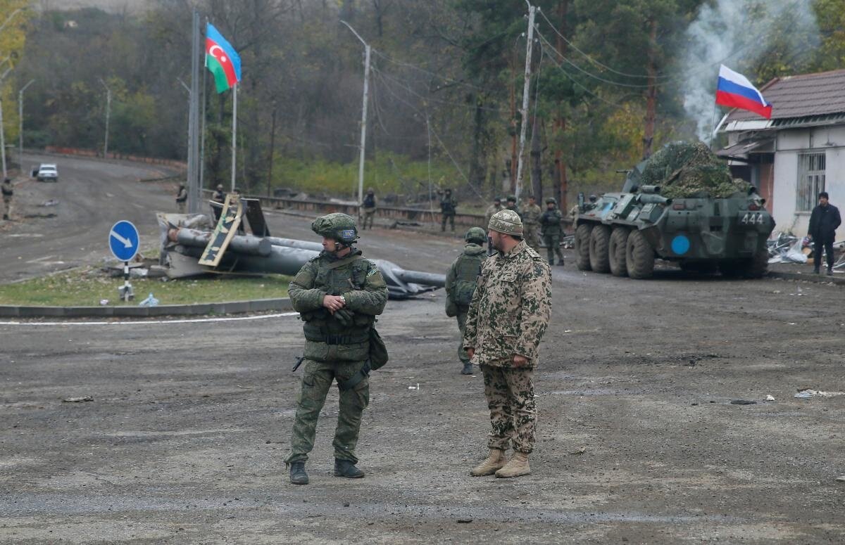 Миротворцы РФ экстренно прибыли в зону боевых действий в Карабахе