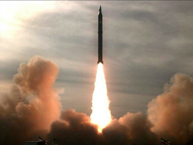 США будут не в восторге от этого: опубликованы кадры испытаний новой иранской баллистической ракеты