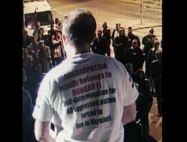 "Закарпатье принадлежит Венгрии". В Будапеште протестуют против "варварства путчистов, захвативших Украину", - кадры