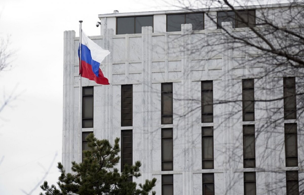 Посольство России поймало Bloomberg на "подмене", заставив опровергнуть фейк о коронавирусе