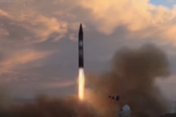 В Интернет попали кадры запуска иранской баллистической ракеты Khorramshahr, которая способна нести несколько смертельных боеголовок 