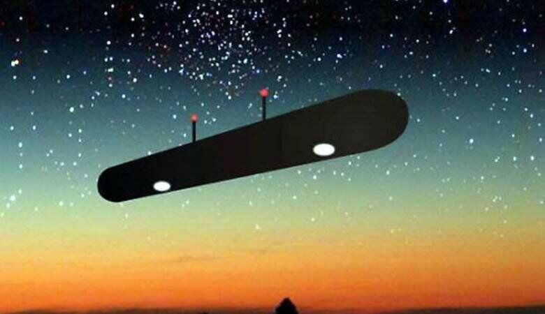 Передовой НЛО: корабль пришельцев выпустил в небе мощную торпеду – кадры 