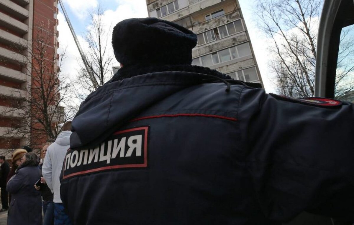 ​Под Петербургом вооруженный топором мужчина взял в заложники 6 детей: первые кадры
