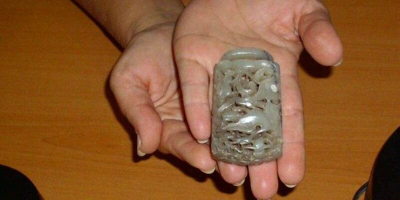На болгарском некрополе археологи раскопали нефритовый амулет стоимостью 40 тысяч евро 