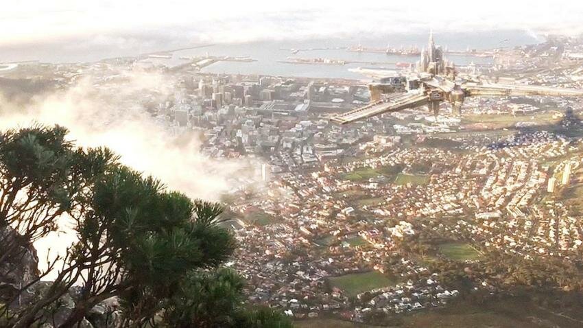 Аномалия в Африке: жители Кейптауна увидели в небе город-призрак – кадры 