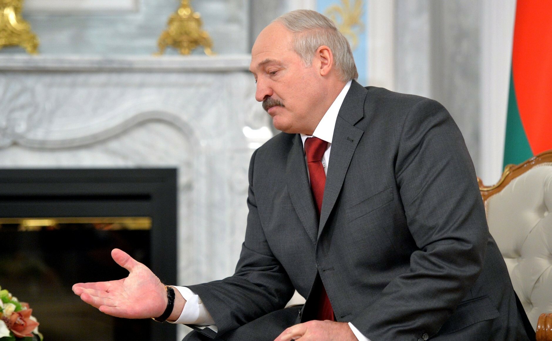 Лукашенко призвал Украину пойти на "непопулярный шаг" для прекращения войны в Донбассе 