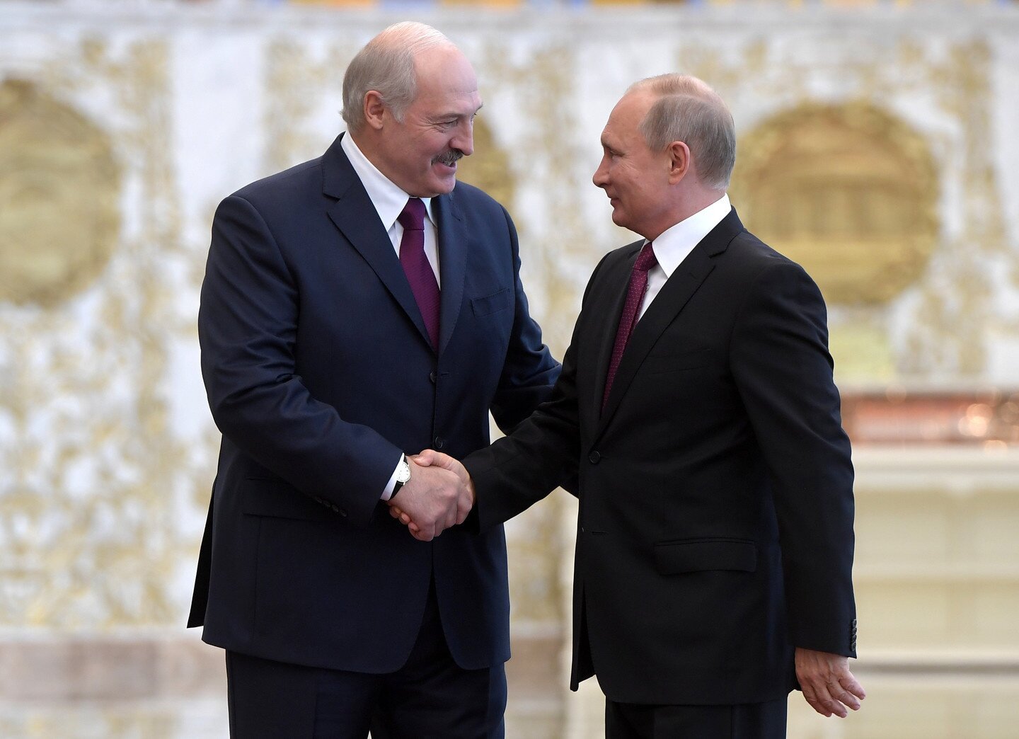 Лукашенко устал "бороться с россиянами" и отыскал выход из ситуации 
