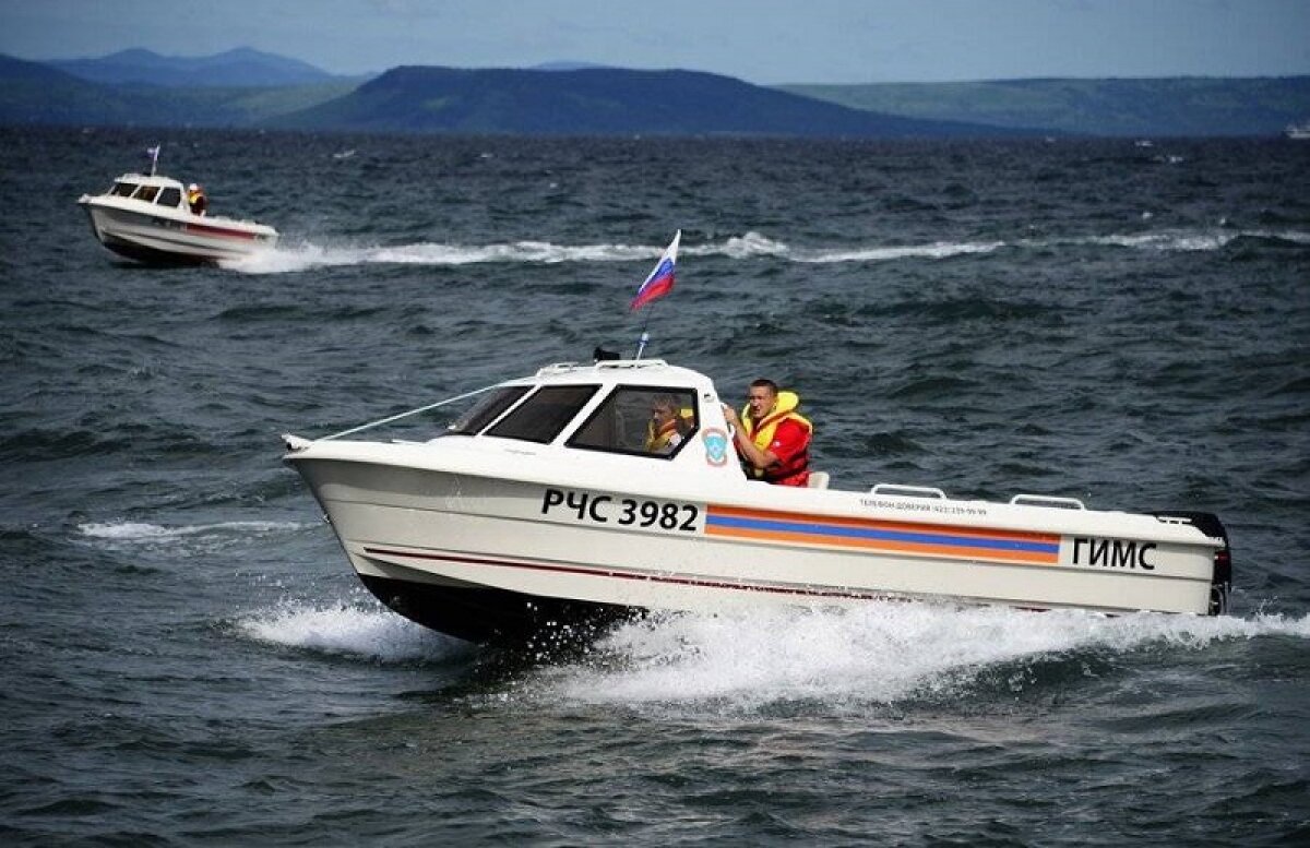На Камчатке перевернулся катер "Тихий", экипаж пропал без вести, известны имена 