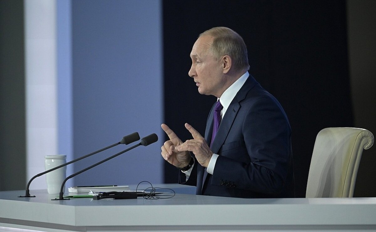Путин предположил, что Запад готовит Украину к войне: "Нас предупреждают"