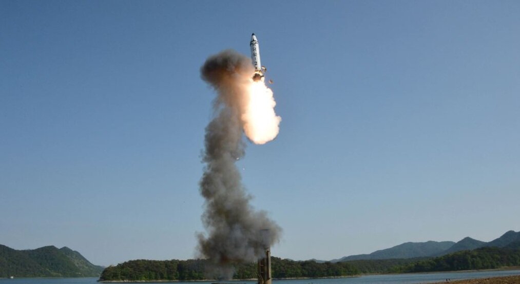 СМИ: КНДР готовится к очередному ракетному пуску, в рамках которого испытает новейшее оружие