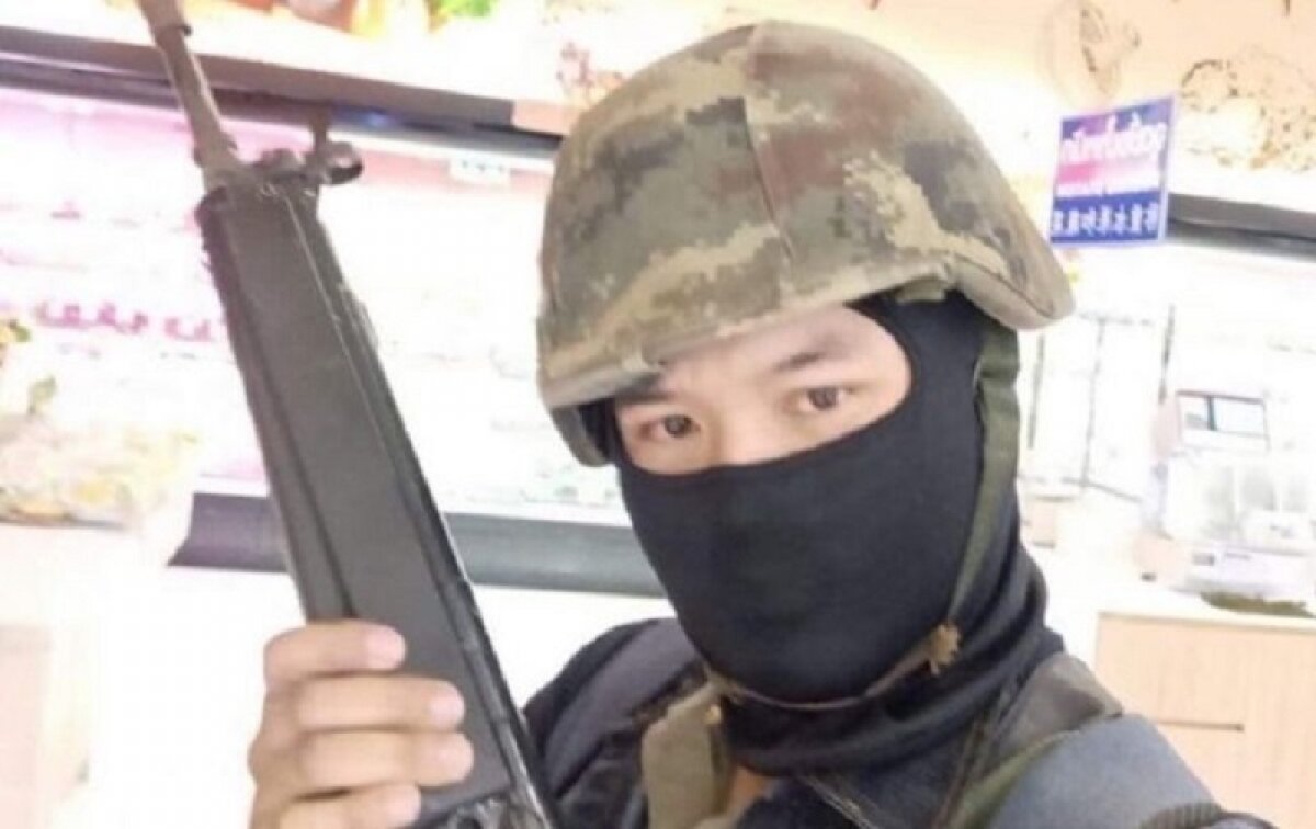 "Спокойный и вежливый", - мать сержанта, убившего 20 человек в Таиланде, приехала уговорить его сдаться