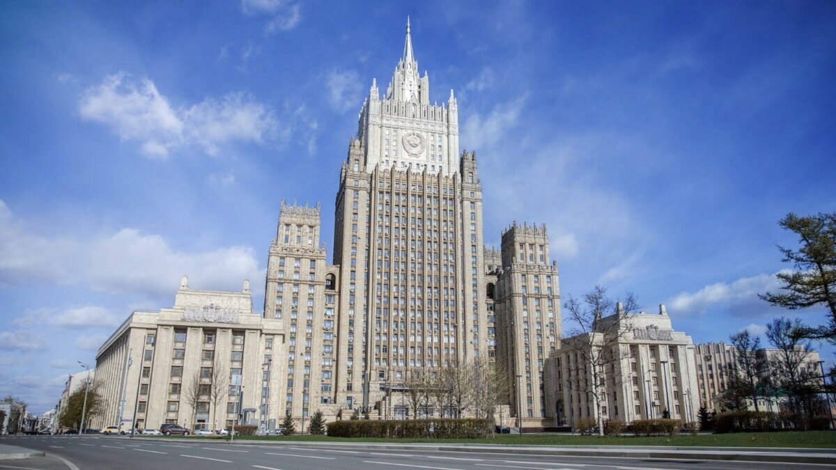 Россия нанесла ответный удар по Праге, объявив 20 чешских дипломатов персонами нон грата 