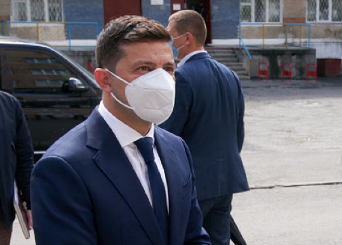 Зеленского оштрафовали в Хмельницком: президент Украины нарушил ограничения по COVID-19