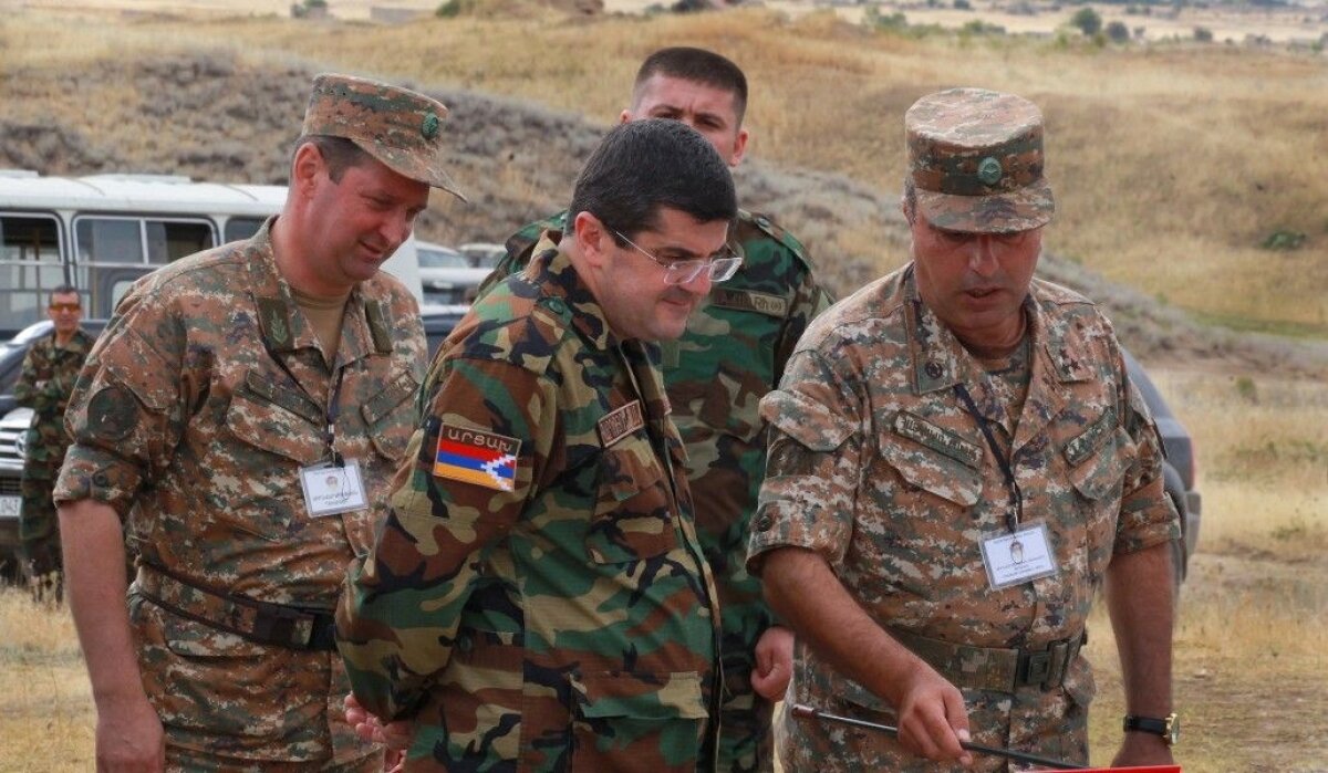 Глава Арцаха лично отправился на передовую в Нагорном Карабахе 