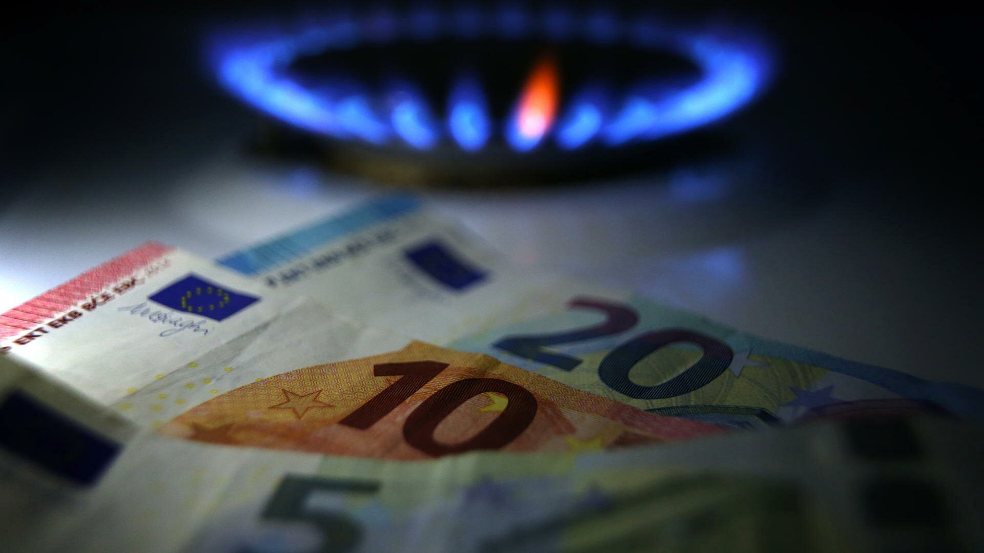Цена на газ в Европе опустилась ниже $1100 