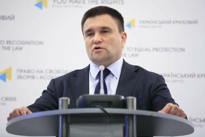 "Это политическая шизофрения", - глава МИД Украины Климкин "оскорбил" Собчак за ее желание посетить Крым 