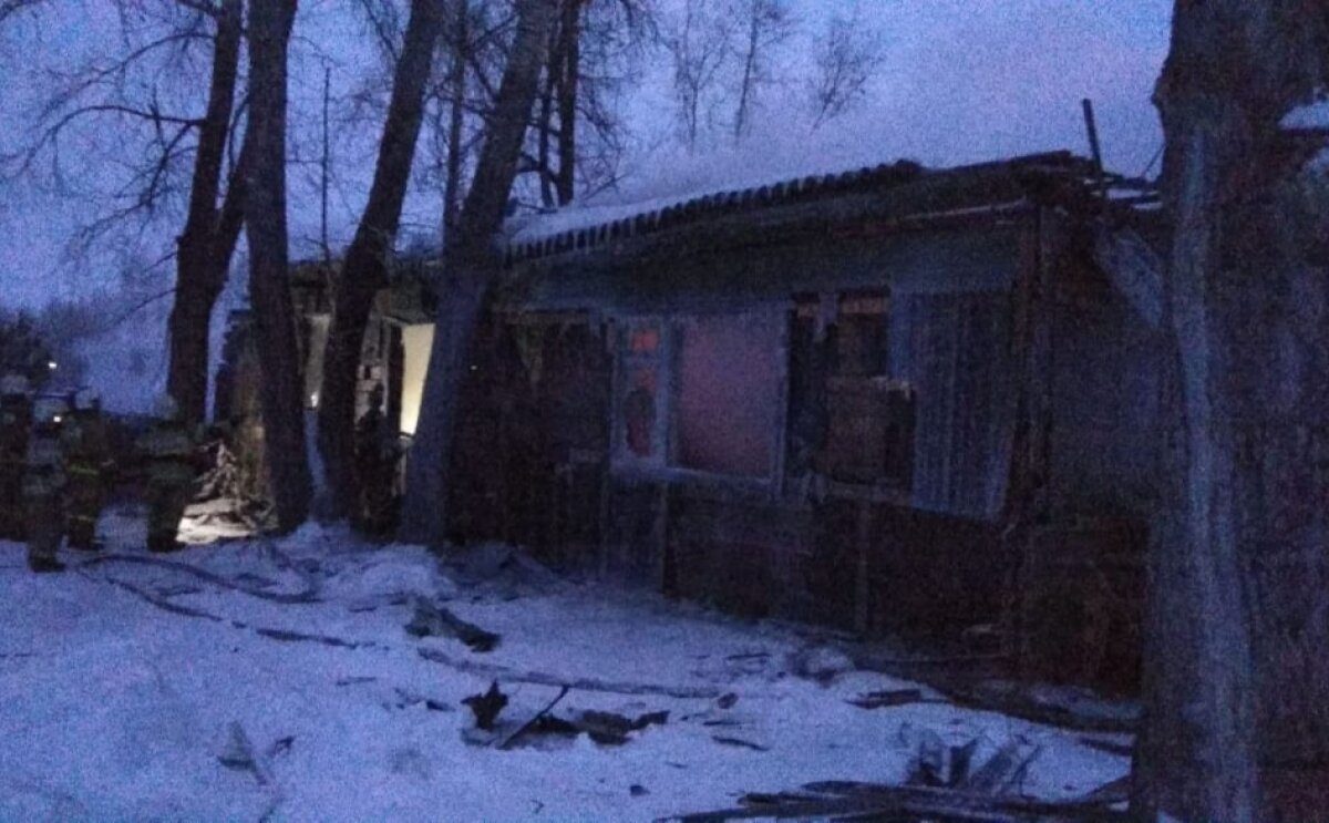 Сгорели во сне: в Томской области в пожаре на пилораме погибли иностранцы - опубликованы кадры