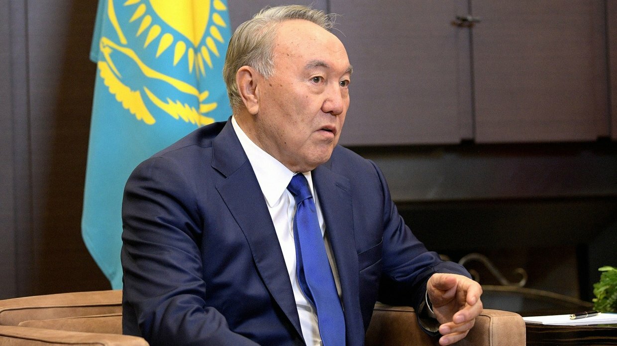 Назарбаев "на пальцах" объяснил, почему Путин не станет "отхватывать" Донбасс, - кадры