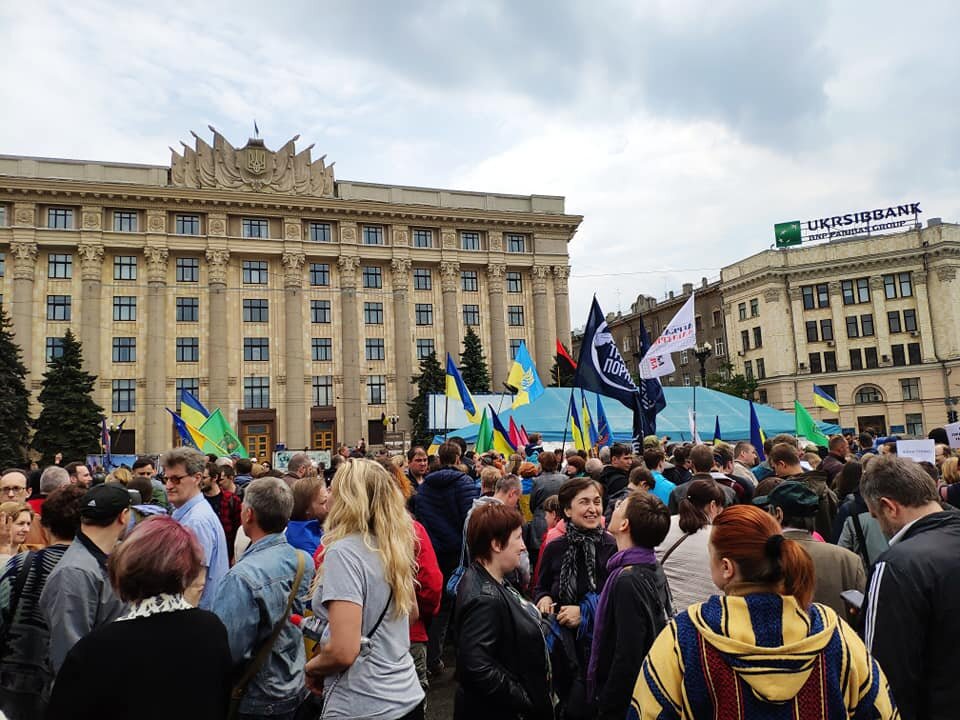 Заявление мэра Харькова Кернеса о сносе палатки "АТО" спровоцировало массовый протест – кадры