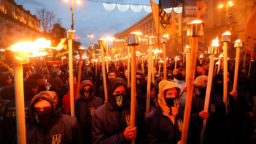 Факельное шествие радикалов в Киеве собрало около 10 тысяч человек 