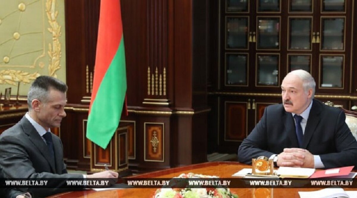 Помощник Лукашенко заявил, что его противники "подогрели людей"