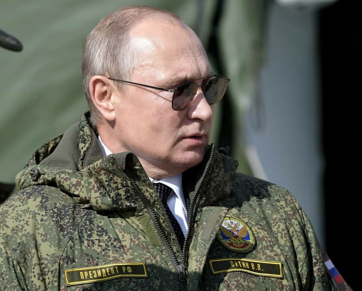 В Кремле пояснили, почему Путин до сих пор не в звании генерала