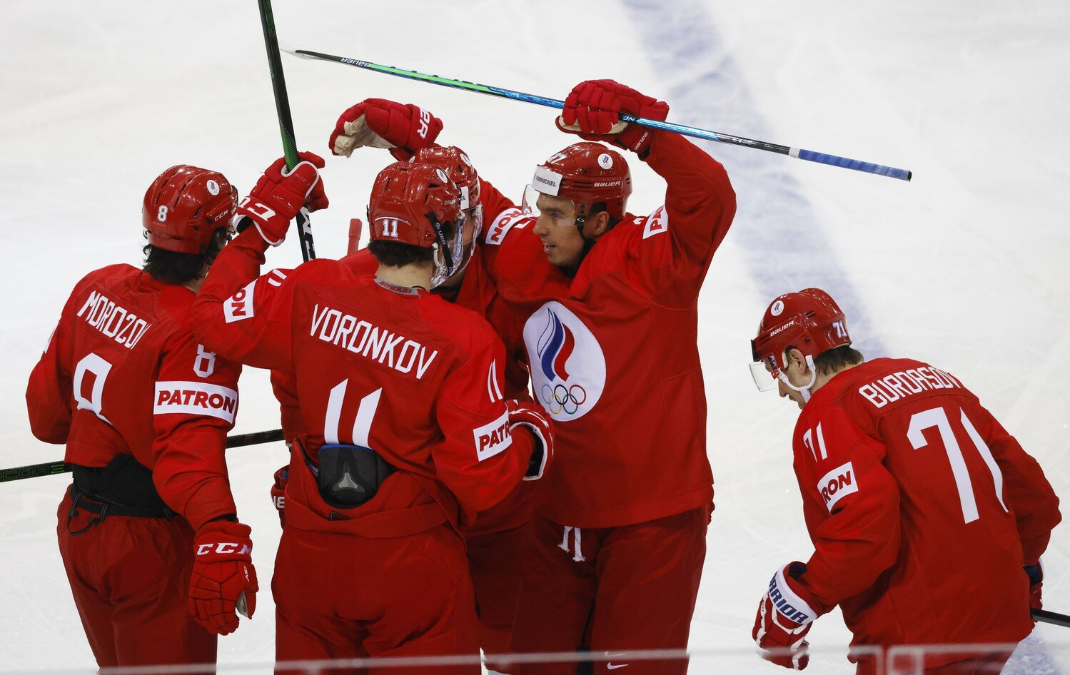 Сборная России в нервной концовке вырвала победу у Чехии на старте ЧМ по хоккею