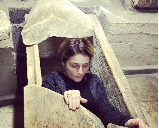 Иван Охлобыстин опубликовал фотографию своей жены в гробу - кадры