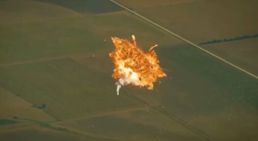 ​Илон Маск показал, как не надо приземлять орбитальную ракету-носитель, - кадры