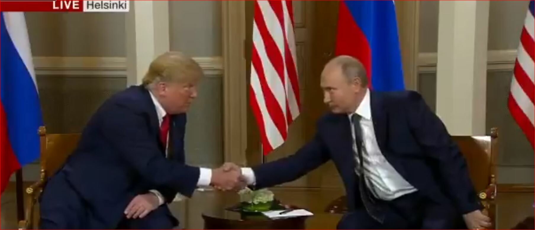 Трамп взял вступительное слово и обменялся рукопожатием с Владимиром Путиным в Хельсинки - кадры