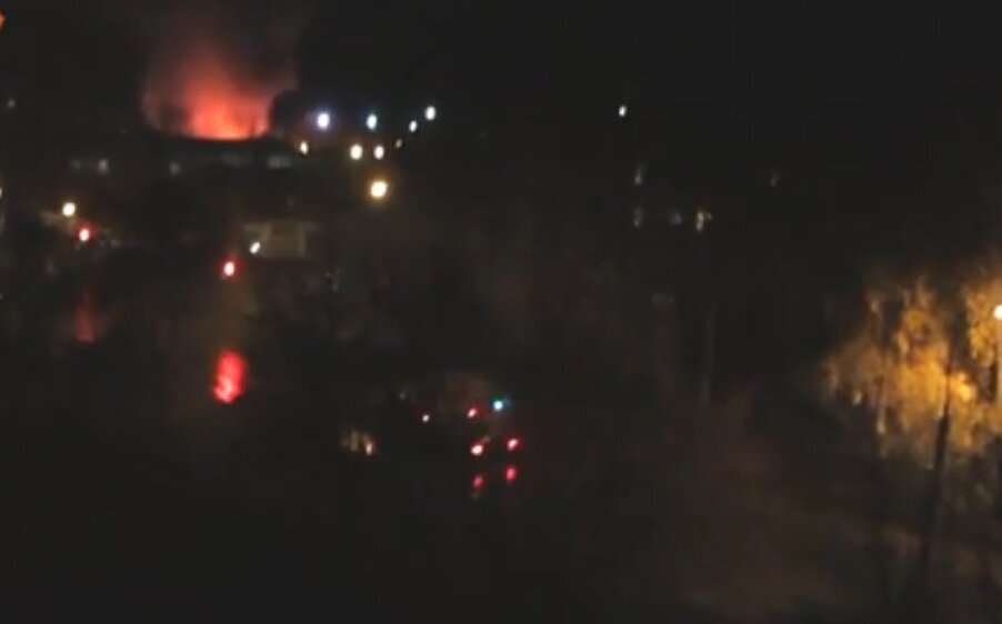 Масштабный пожар в Екатеринбурге: пылает двухэтажный дом - огонь охватил более 600 "квадратов". Кадры