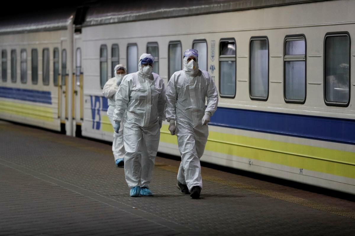 Коронавирус не остановится: врач предрек заражение десятков миллионов на Украине