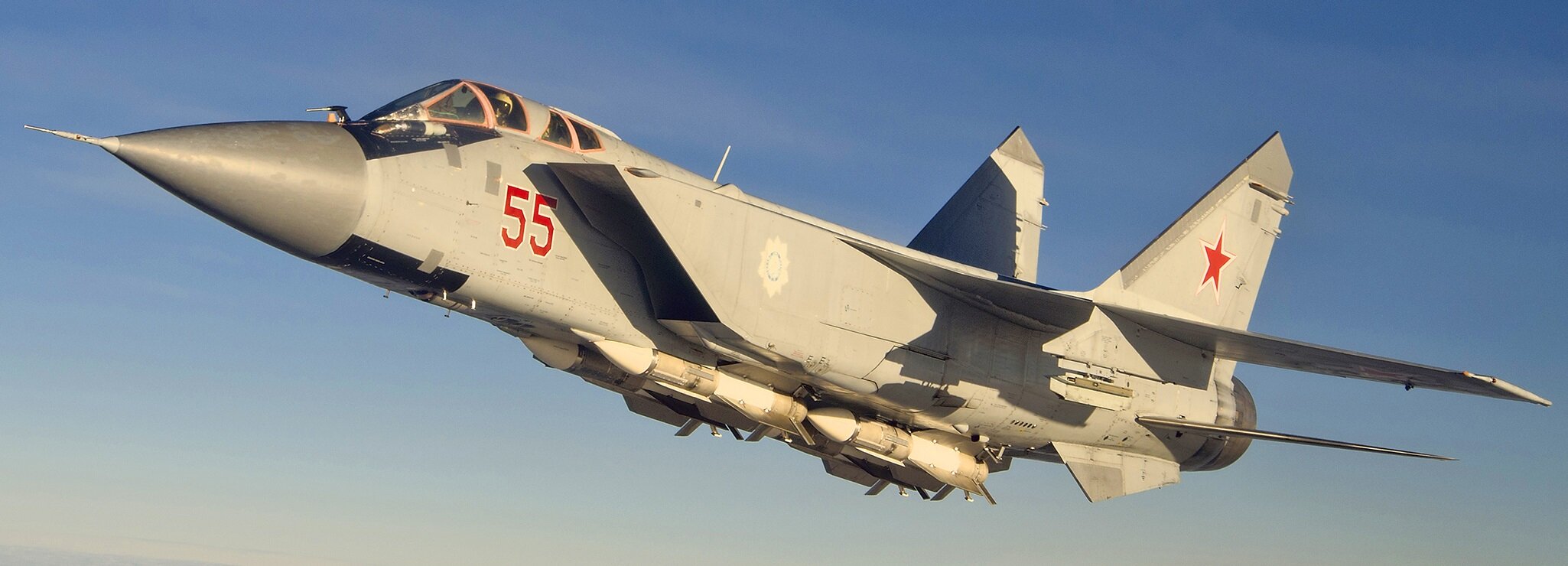 В Сети показали, как российский МиГ-31 вблизи перехватил самолет-разведчик США над Тихим океаном