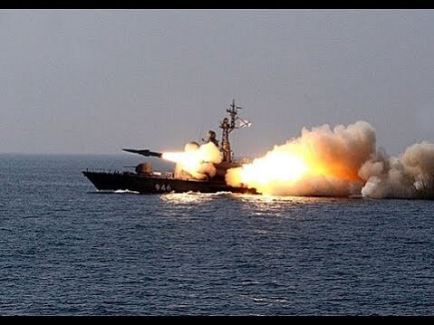 В Сеть попали впечатляющие кадры пуска противокорабельных ракет "Москит" с эсминца "Быстрый"