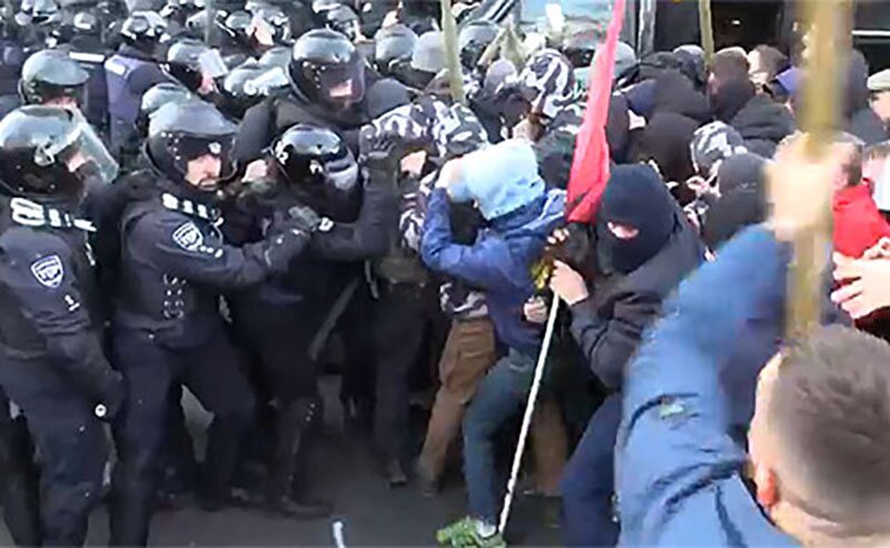 киев, акция протеста, митинг, верховная рада, столкновение, полиция. пострадали