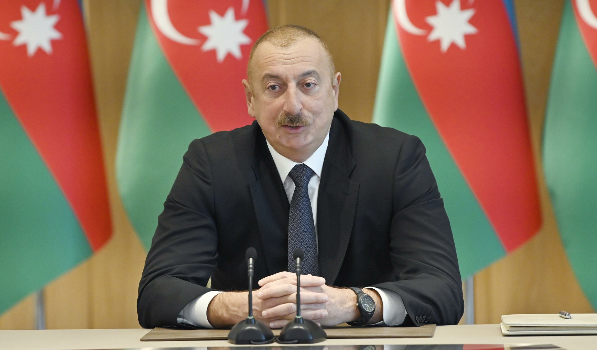 Алиев назвал письмо Пашиняна к Путину "признанием поражения в Карабахе"