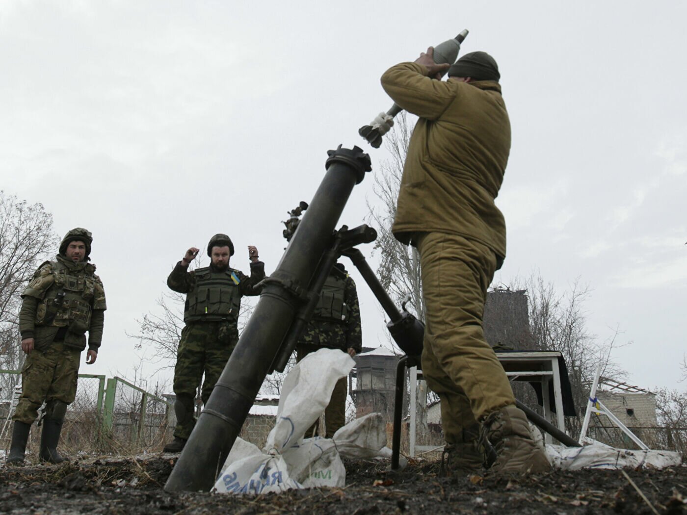 Восемь обстрелов на Донбассе – ранен военный ВСУ