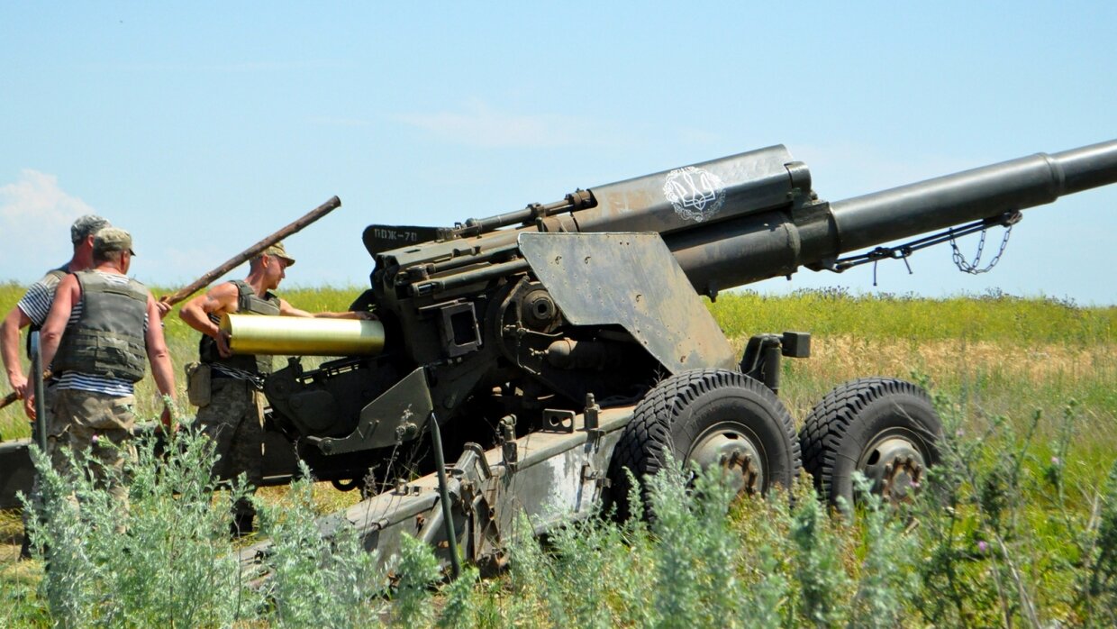 В Сети сообщают о сильном бое под Мариуполем: работают минометы, артиллерия и БМП 