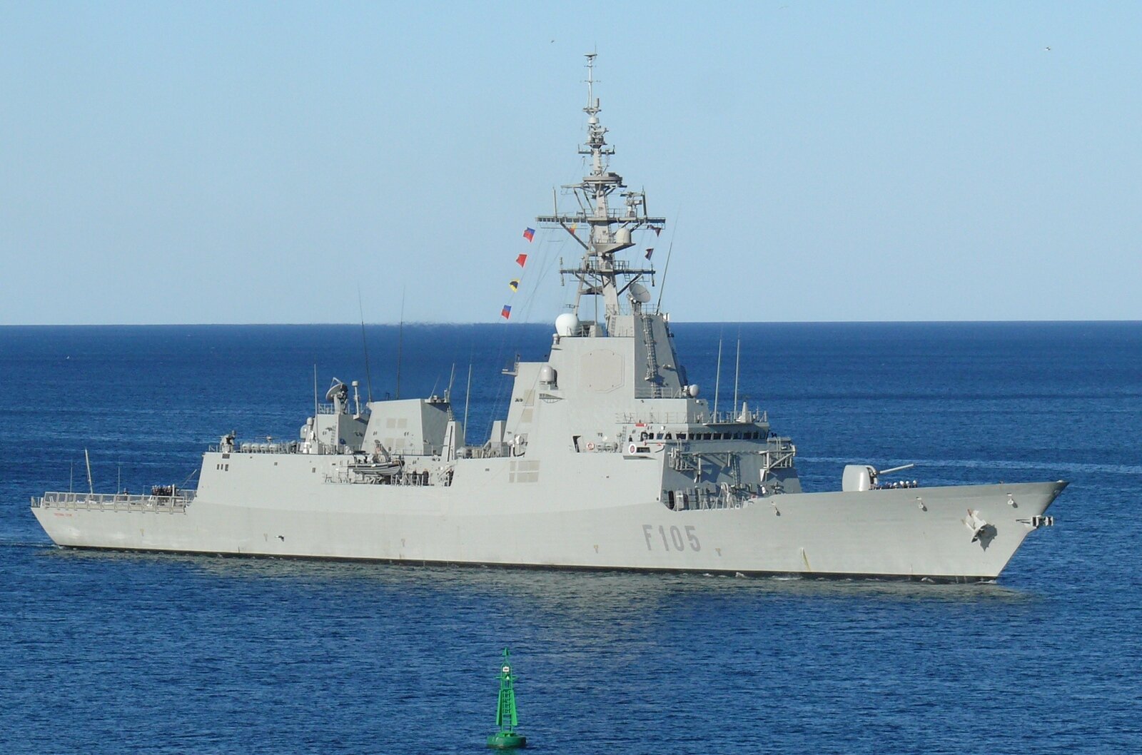 Черноморский флот "взял на прицел" фрегат Cristobal Colon ВМС Испании