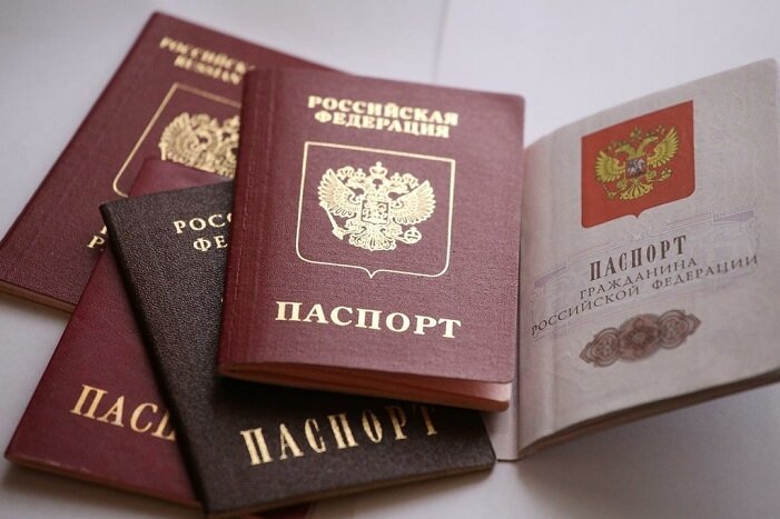 Первый пошел: жители ЛНР отправились за российскими паспортами в Новошахтинск