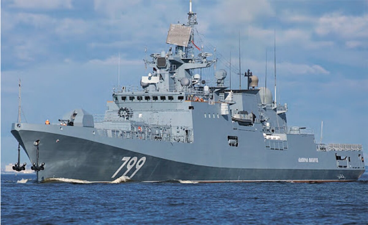 ​Фрегат "Адмирал Макаров" выдвинулся в Черное море в район эсминцев США