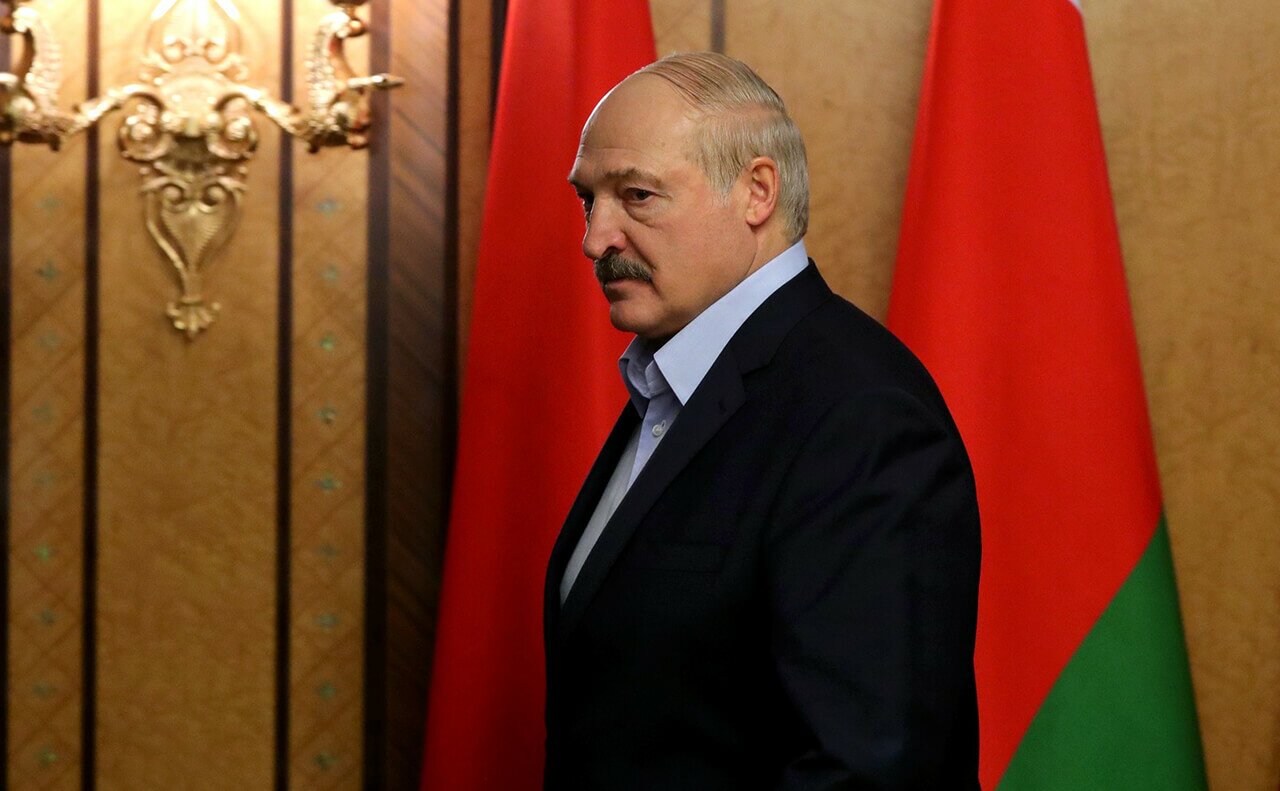 ​Лукашенко со словами благодарности обратился к ОМОНу: "Пока не скажете мне уходить"