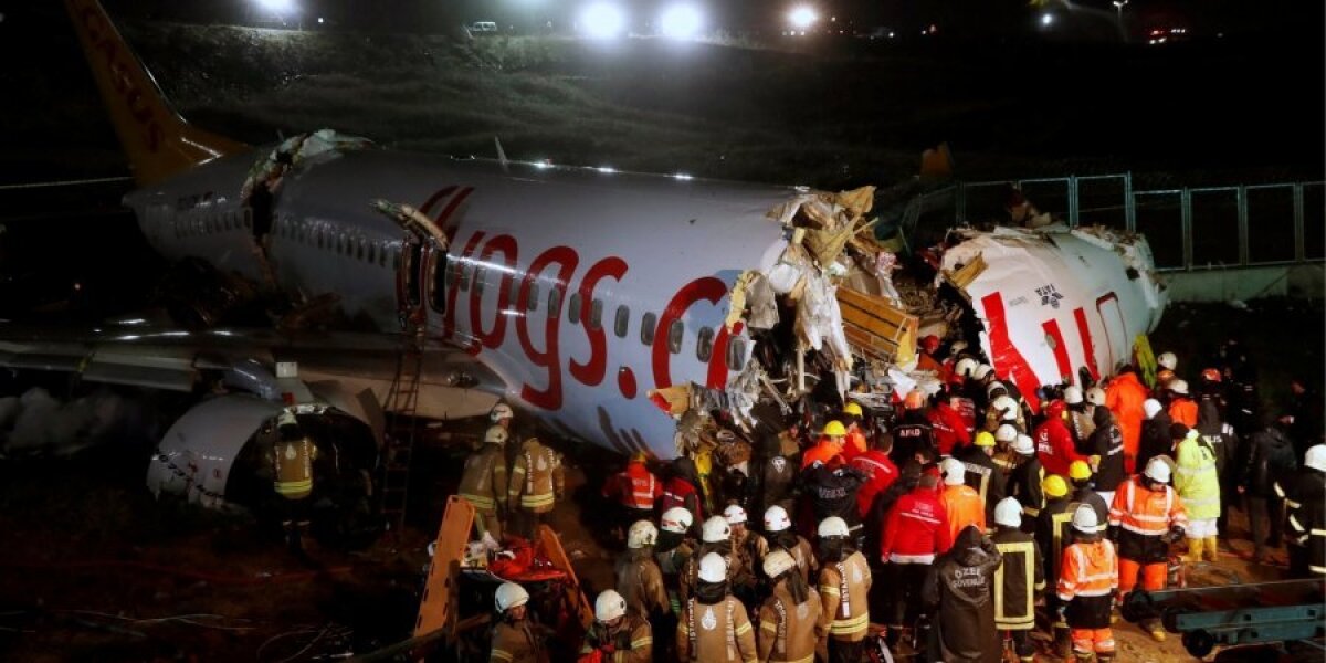 Крушение самолета в Стамбуле: названа причина трагедии, есть жертвы