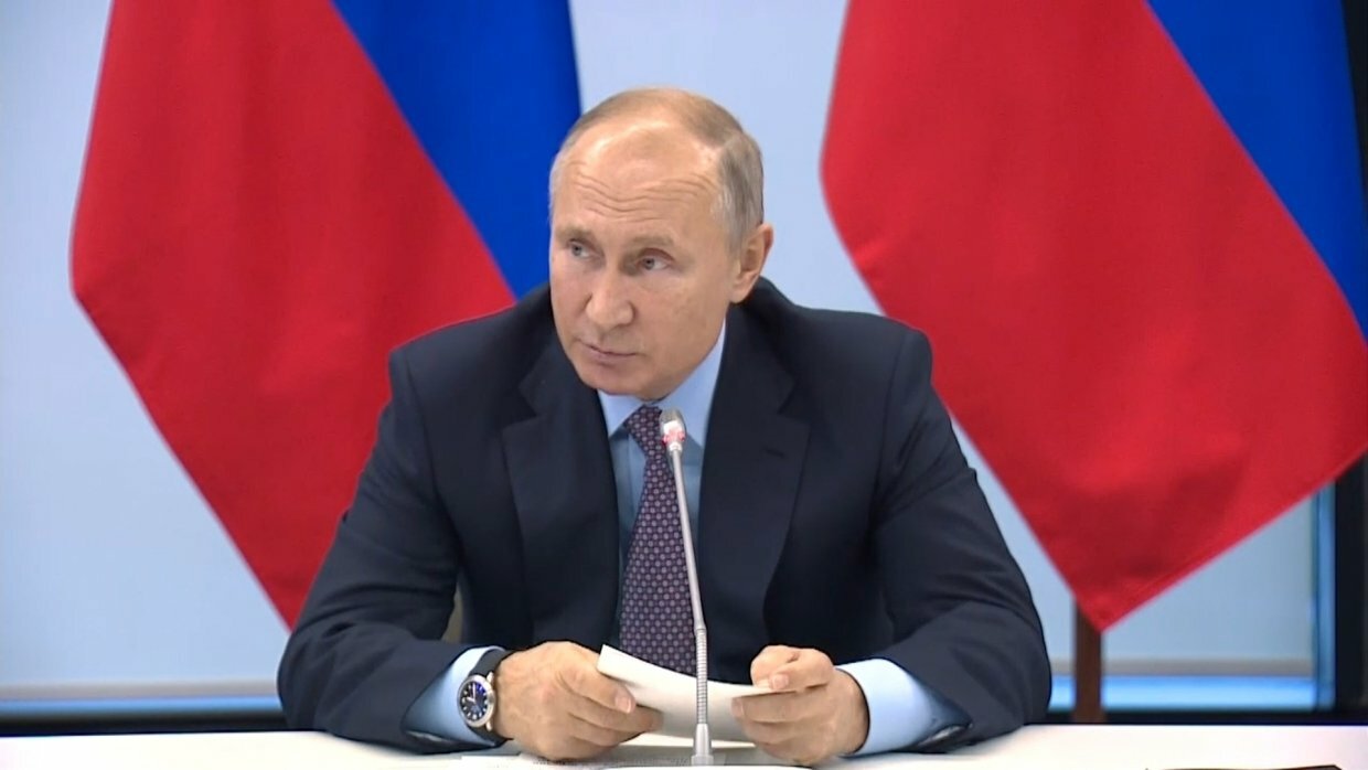 Путин доходчиво объяснил, почему Россия избавляется от доллара