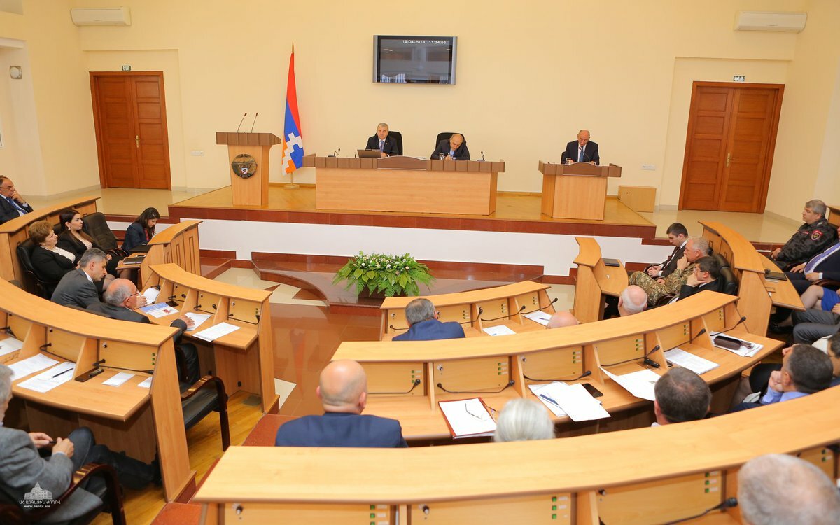 Статус русского языка обсудит парламент Арцаха уже в январе 