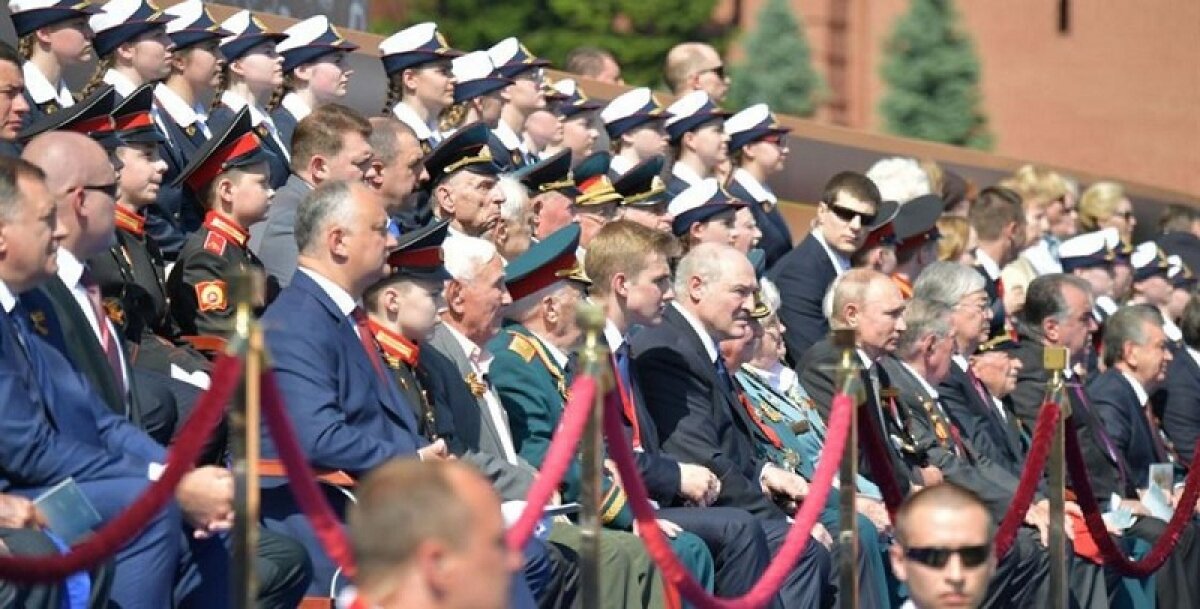 Отъезд Лукашенко после Парада Победы и приема пришлось комментировать Пескову