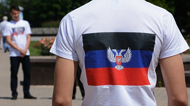 В Белоруссии группа националистов жестко избила мужчину с символикой ДНР